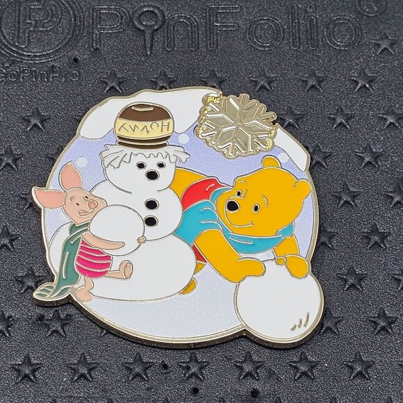 Disney Parks Winnie The Pooh Piglet Snowman Winter Seasons Pin - Picture 1 of 2